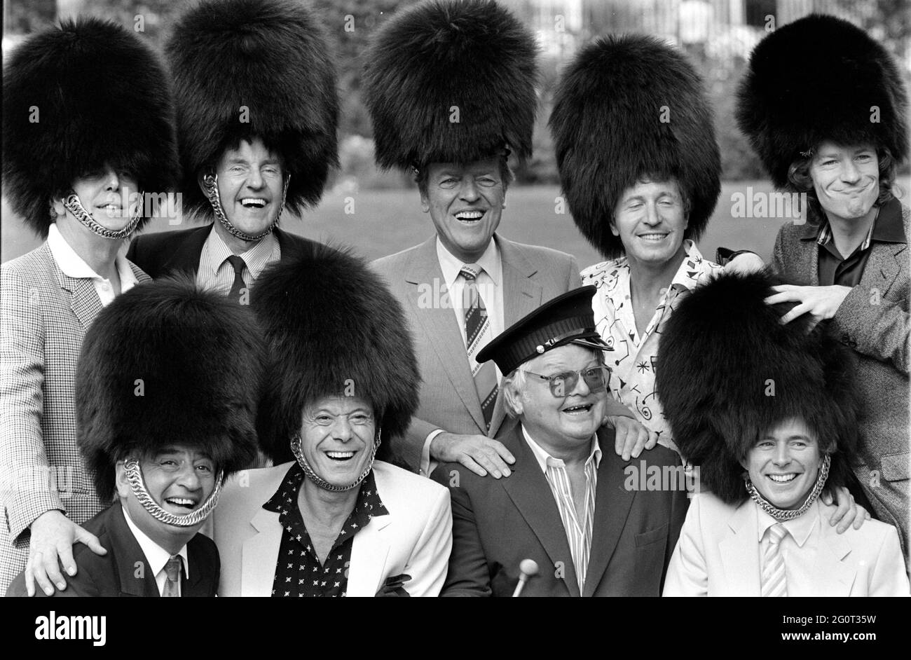 1.9.1986 Thames TV Garden Party with star performers Richard Briers, Eamon Andrews, George Layton,Jim Davidson Bernie Winters, Lionel Blair, Benny Hill and Nick Owen Stock Photo