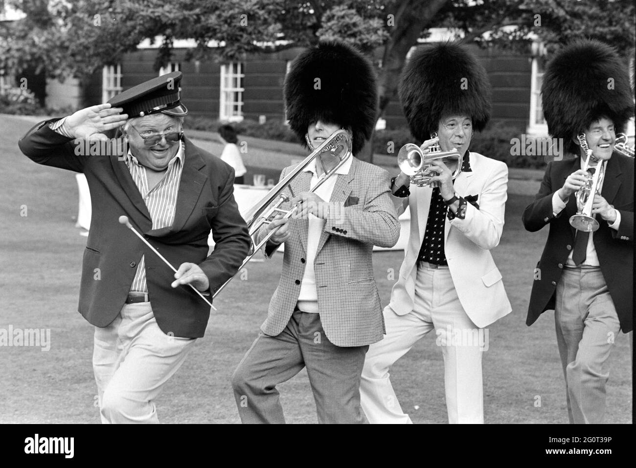 1.9.1986 Thames TV Garden Party with star performers Benny Hill leads Lionel Blair, Richard Briers, Stock Photo