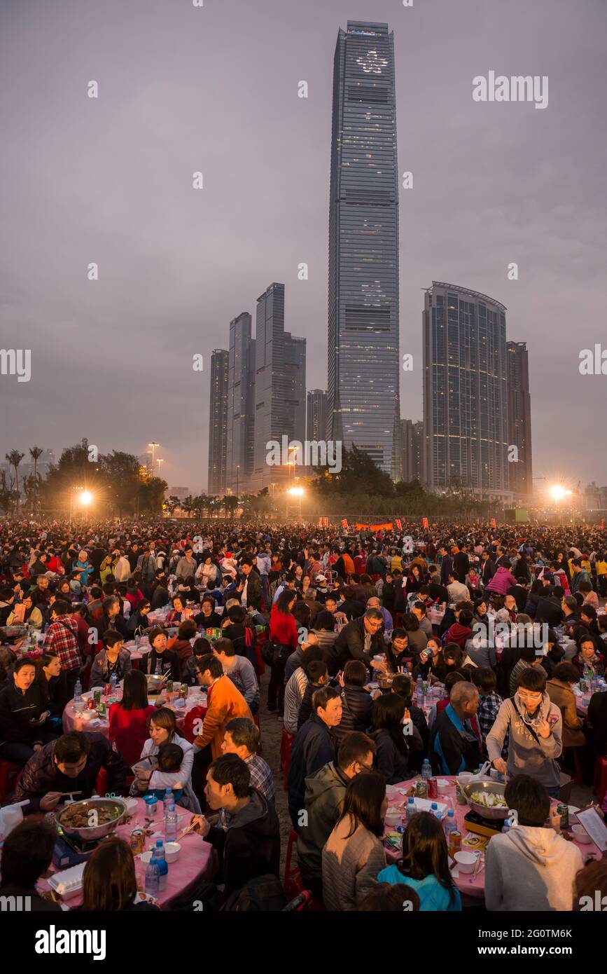 A large commercial 'poon choi' dinner to celebrate Chinese New Year, held on the vacant  land that will become the West Kowloon Cultural District, ... Stock Photo