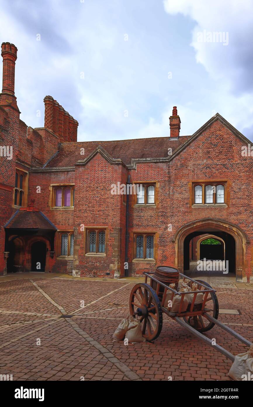 Master Carpenter's Court with cart and provisions for Henry VIII's kitchens, Hampton Court Palace, Greater London, England, UK Stock Photo