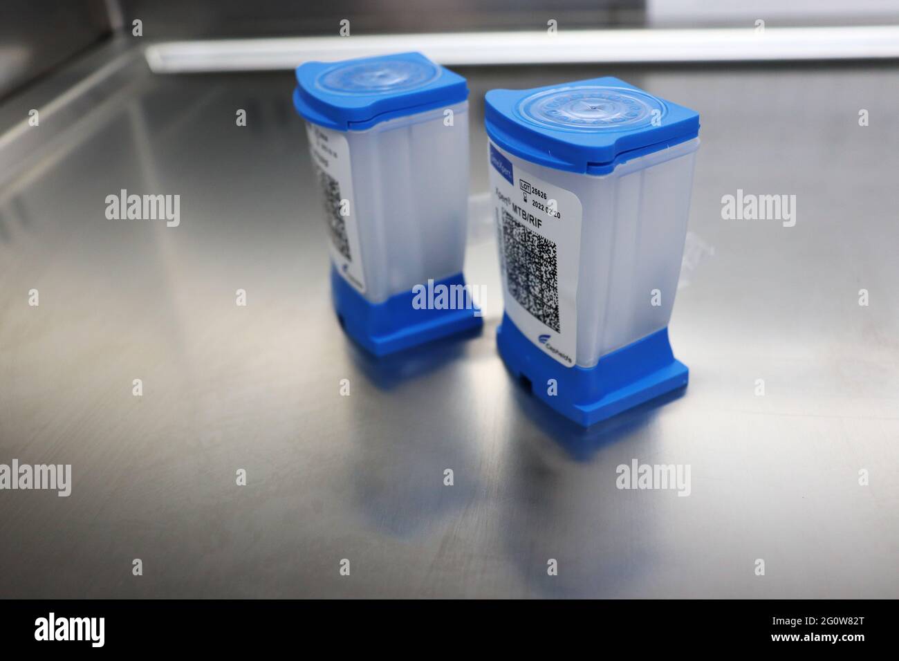 GeneXpert, a CBNAAT (catridge based nucleic acid amplification test