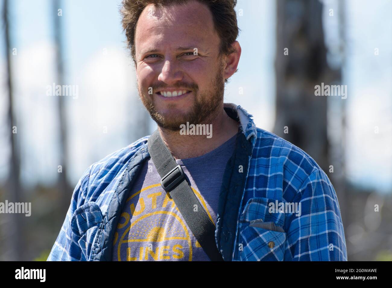 Male smiling hi-res stock photography and images - Alamy