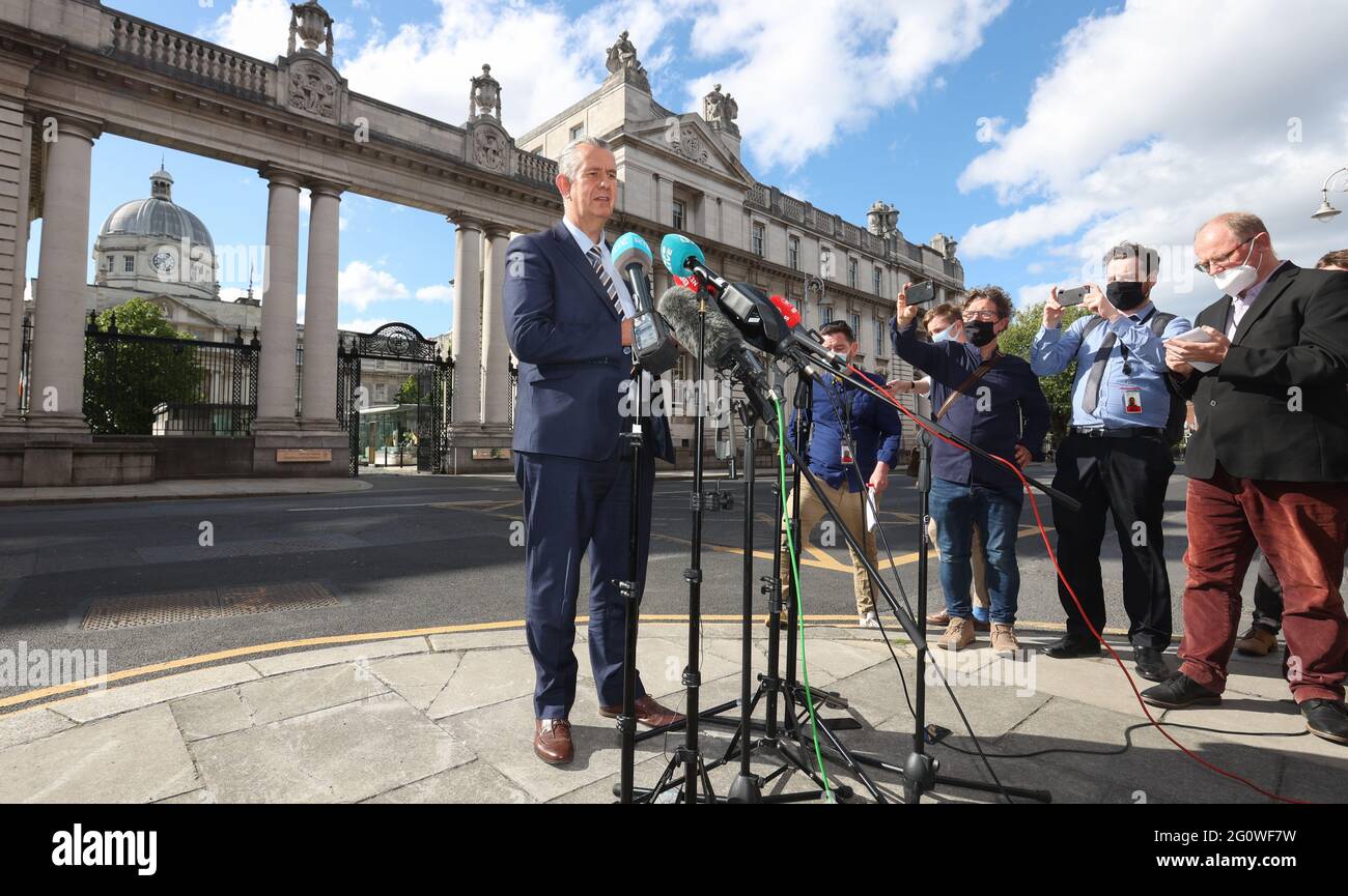 Dublin, Ireland, 3rd April, 2016. Recently-elected leader of the DUP Edwin Poots, addressing media outside Government Buildings in Dublin today before his first meeting with Taoiseach Micheal Martin. Photograph: Sam Boal / RollingNews.ie Credit: RollingNews.ie/Alamy Live News Stock Photo