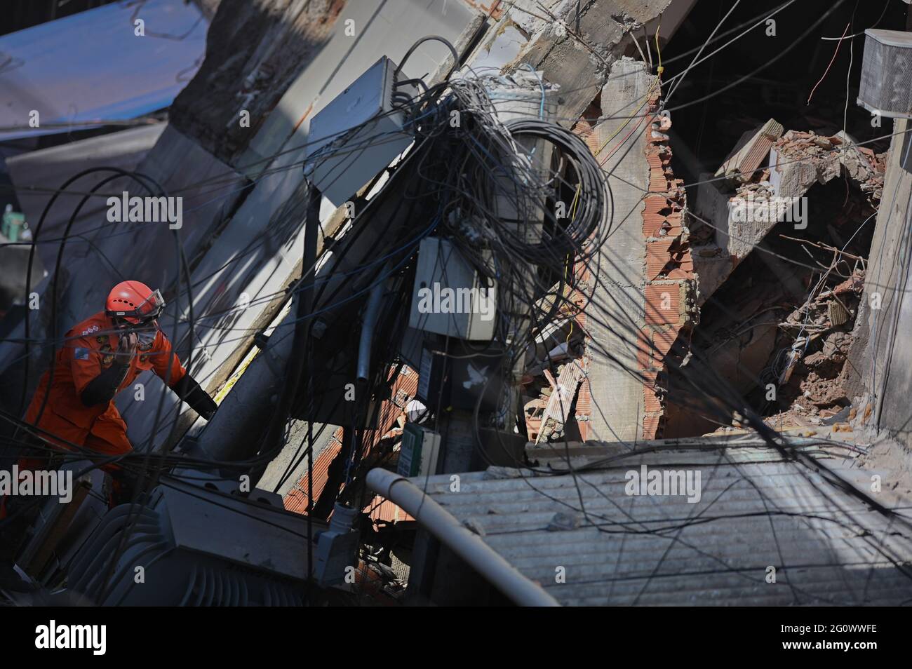 Firefighters rescue construction worker hi-res stock photography and ...