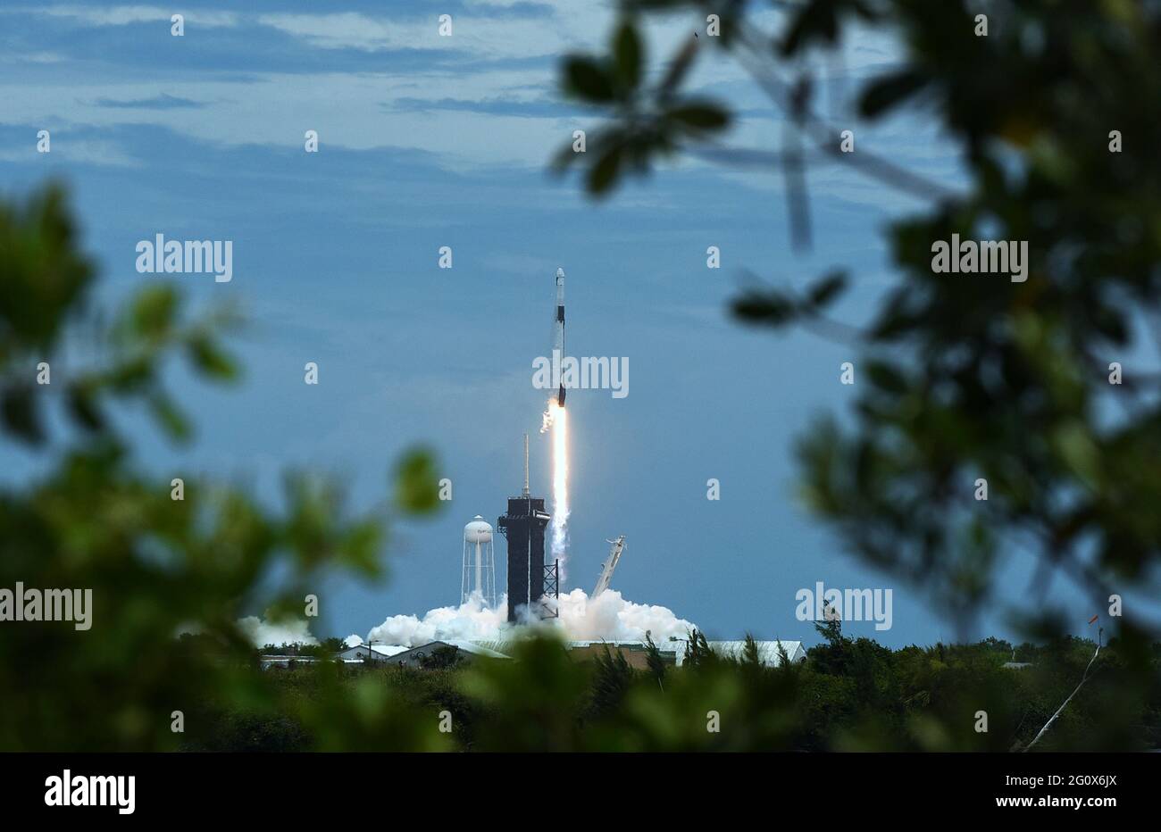 Cape Canaveral, United States. 03rd June, 2021. A SpaceX Falcon 9 rocket with a Dragon 2 spacecraft carrying supplies to the International Space Station lifts off from pad 39A at the Kennedy Space Center. This is the 22nd resupply mission for NASA by SpaceX. Credit: SOPA Images Limited/Alamy Live News Stock Photo