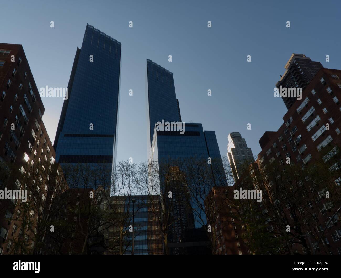 Skyscrapers blue sky new hi-res stock photography and images - Alamy