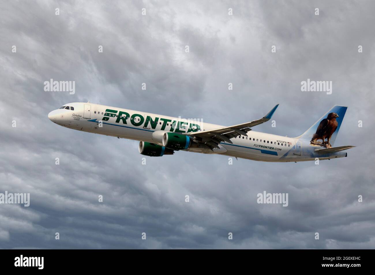 Frontier Airlines Airbus A321211on Final Approach to San Diego Airport