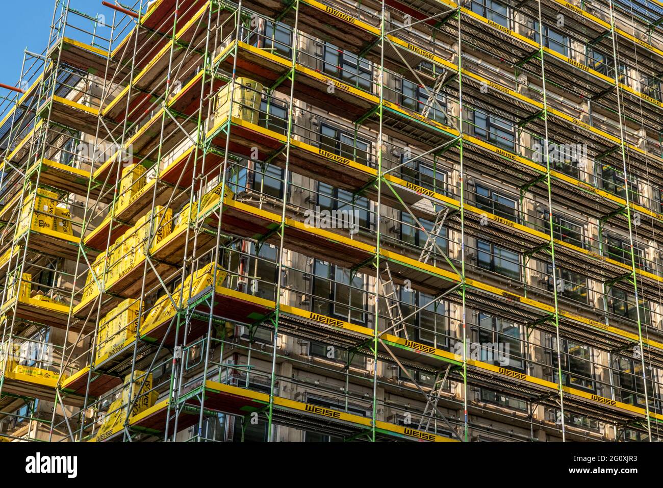 Baustelle eines großen Bauprojekts an der Huyssenallee in Essen, Huyssen Quartier, Wohnhochhaus mit 19 Etagen ein Bürogebäude mit 5 Etagen, eingerüste Stock Photo