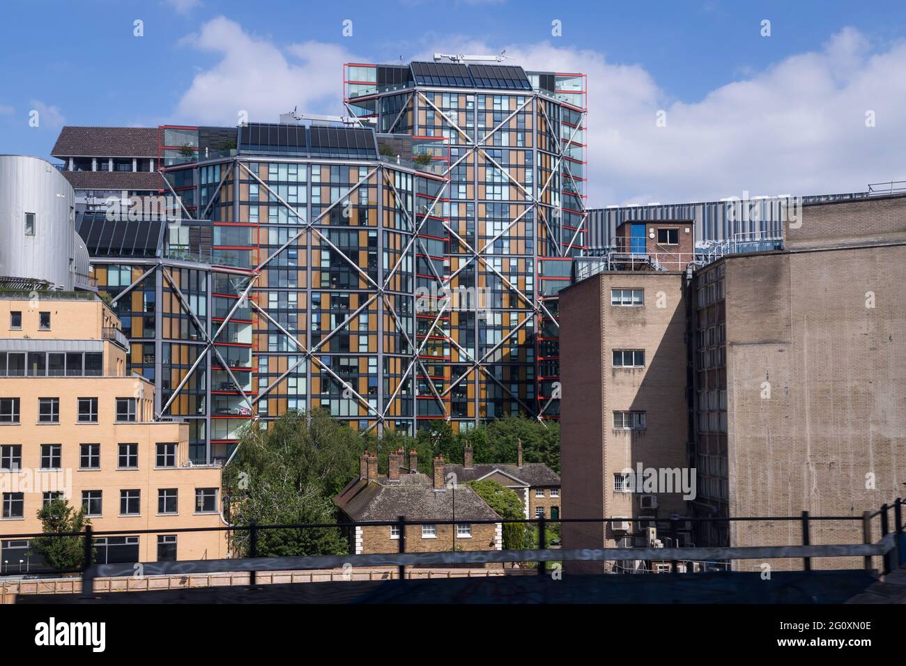 Western View of the Neo Bankside building in South London Stock Photo