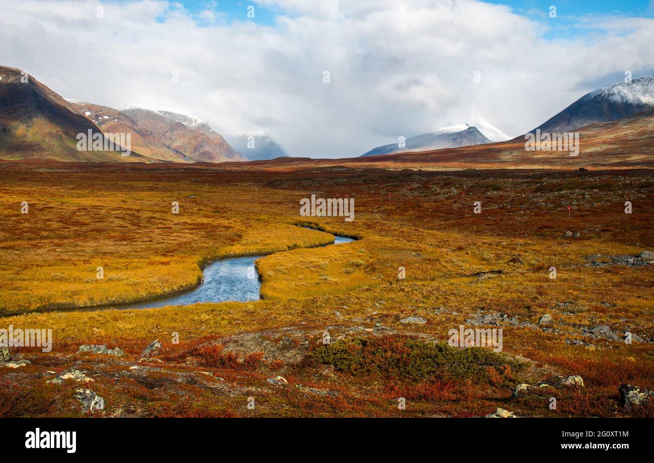 Amazing valley on the way of Kungsleden trail between Salka and Singi, Swedish Lapland, mid-September Stock Photo