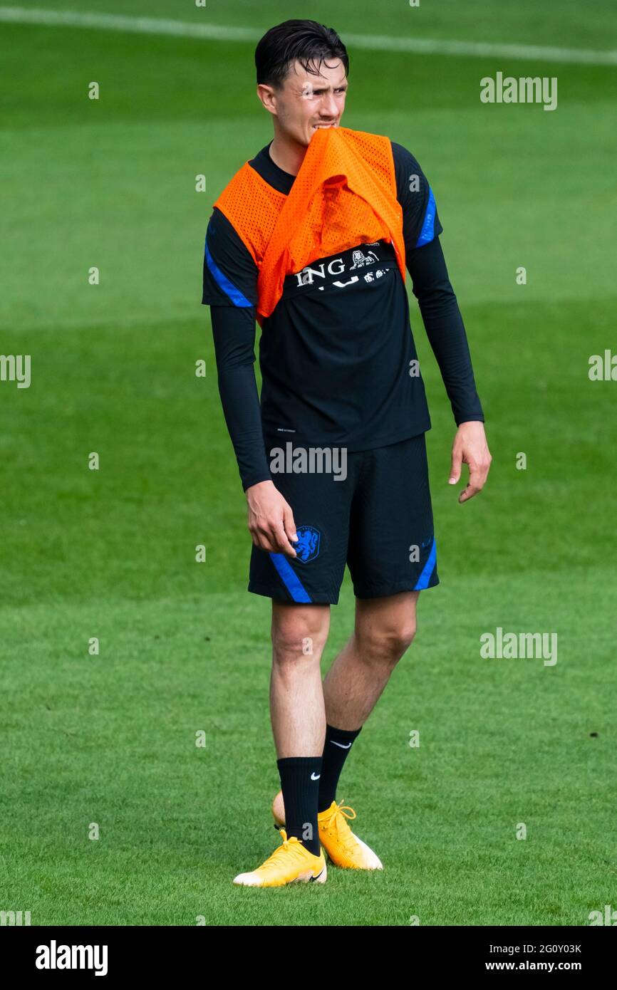 Logo of the Dutch Football Association Koninklijke Niederlandse Voetbal  Bond KNVB and the National team - Netherlands Stock Photo - Alamy