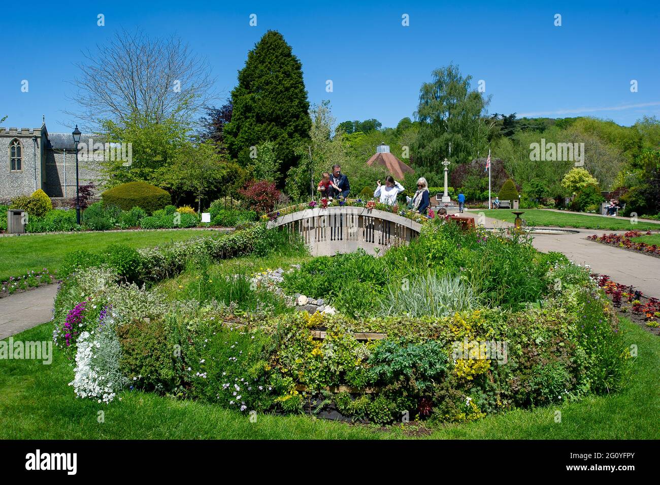 Old Amersham, Buckinghamshire, UK. 29th May, 2021. The Old Amersham Remembrance Gardens. People were out enjoying the beautiful warm sunshine today in Amersham Old Town following the lifting of more of the Covid-19 restrictions. Credit: Maureen McLean/Alamy Stock Photo