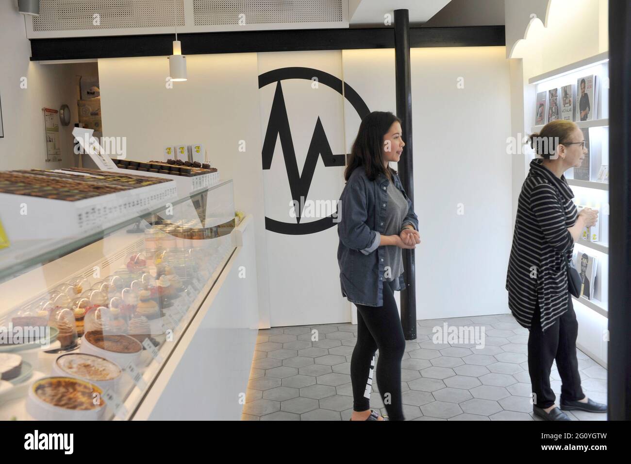 FRANCE. PARIS (75) CHRISTOPHE MICHALAK PASTRY SHOP IN THE 4TH DISTRICT Stock Photo