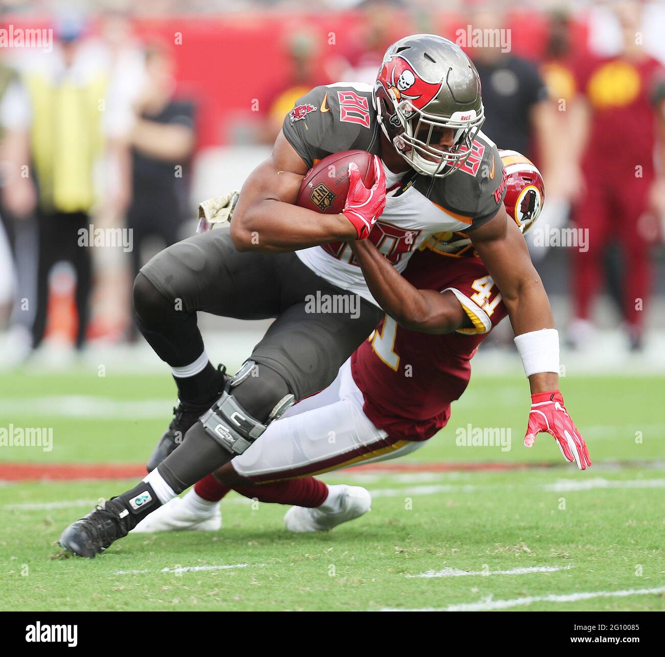 Tampa, USA. 11th Nov, 2018. Tampa Bay Buccaneers tight end O.J. Howard (80) gets tackled by Washington Redskins defensive back Danny Johnson (41) while running the ball for a first down during the second quarter on Sunday, Nov. 11, 2018 at Raymond James Stadium in Tampa, Florida. (Photo by Monica Herndon/Tampa Bay Times/TNS/Sipa USA) Credit: Sipa USA/Alamy Live News Stock Photo