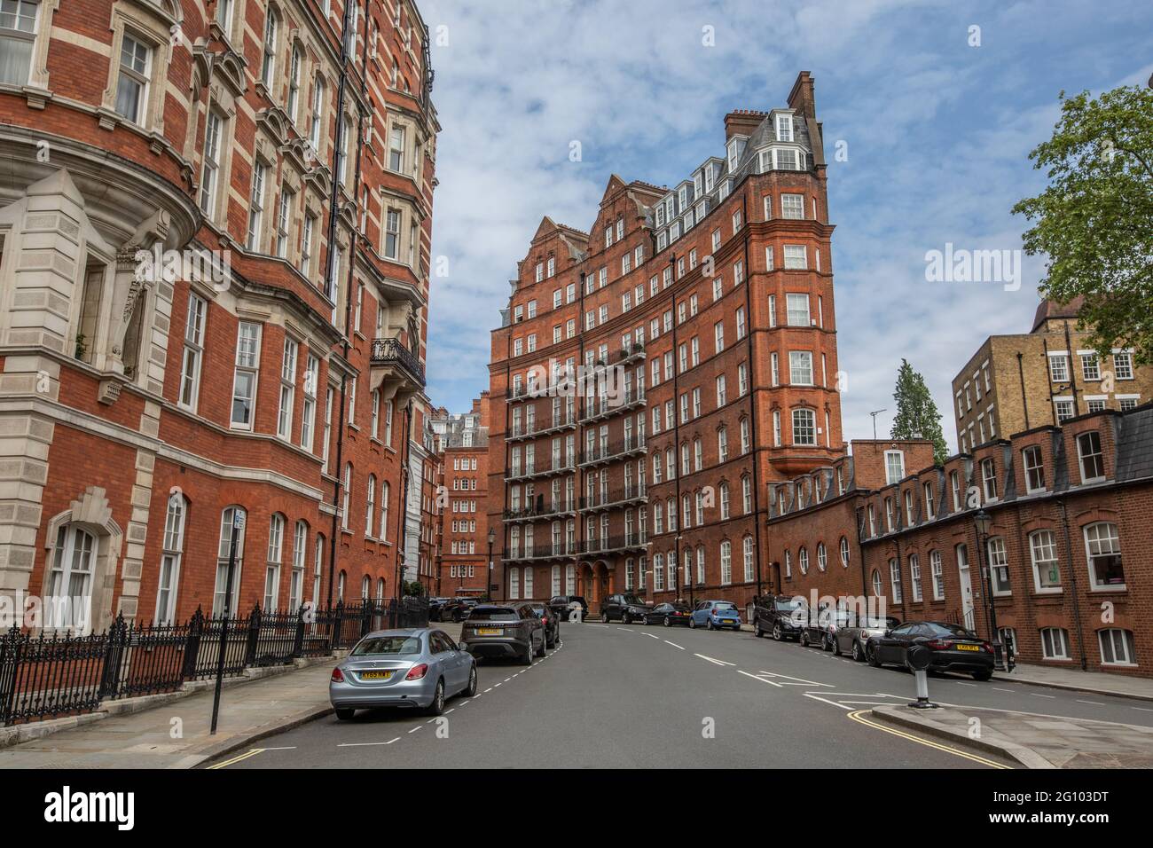 Kensington Gore, Ushaped thoroughfare on the south side of Hyde Park