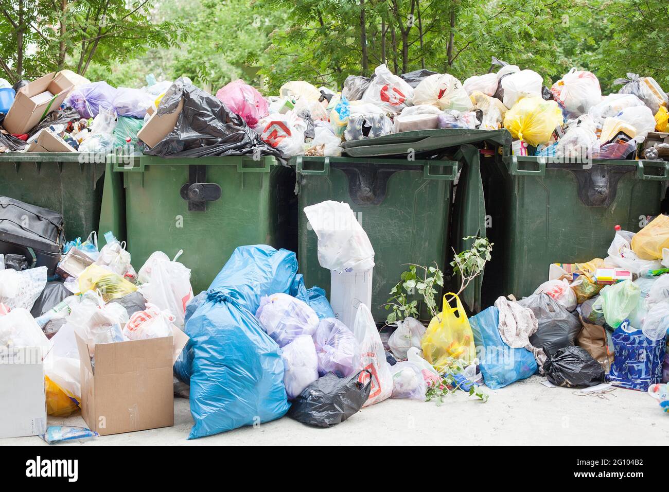 https://c8.alamy.com/comp/2G104B2/overloaded-dumpster-full-garbage-container-household-garbage-bin-trash-can-heap-of-unsorted-rubbish-plastic-bags-pile-of-refuse-litter-waste-2G104B2.jpg