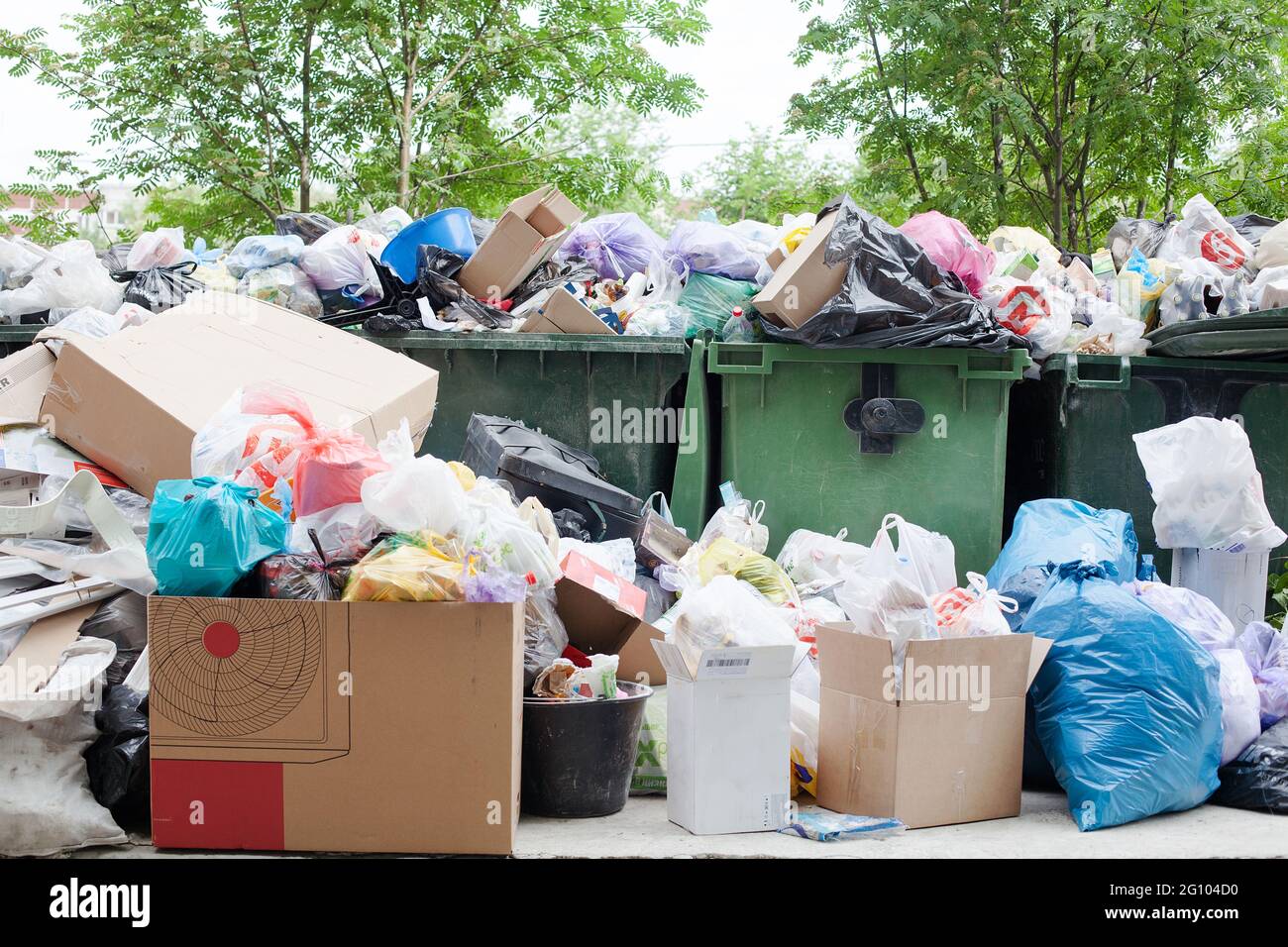 https://c8.alamy.com/comp/2G104D0/overloaded-dumpster-full-garbage-container-household-garbage-bin-trash-can-heap-of-unsorted-rubbish-plastic-bags-pile-of-refuse-litter-waste-2G104D0.jpg
