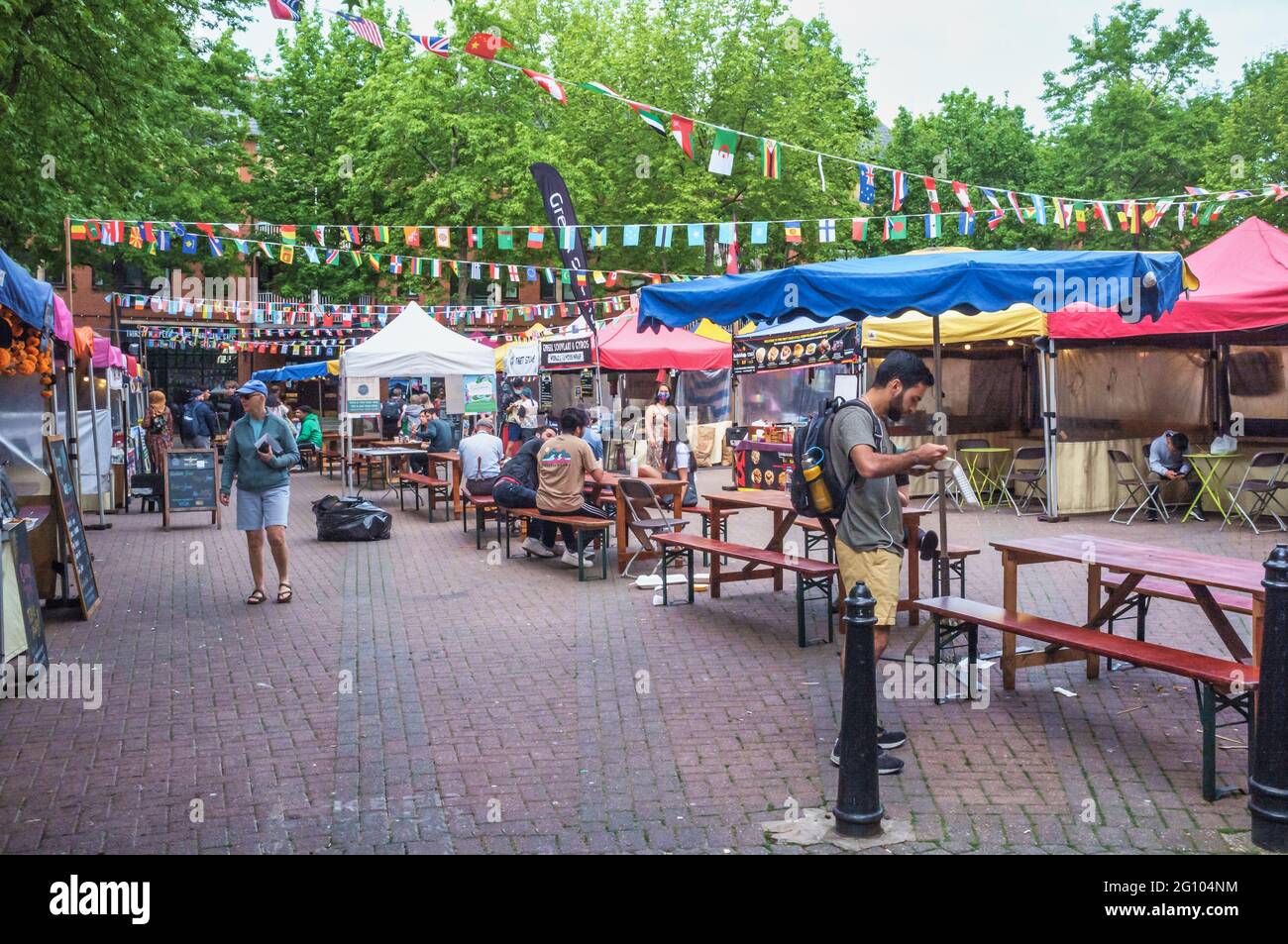 Outdoor market stalls hi-res stock photography and images - Alamy