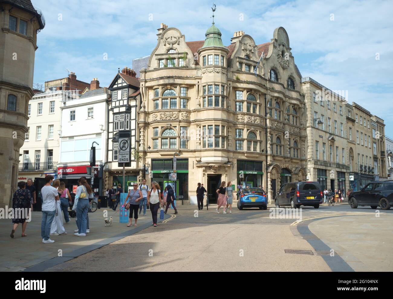 Round headed doorway with gibbs surround hires stock photography and