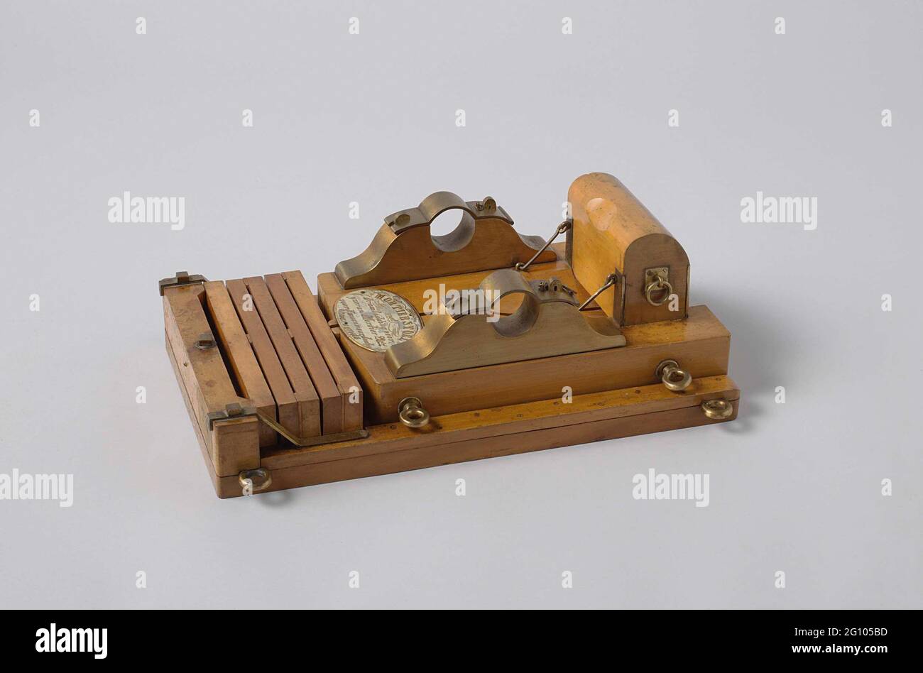 https://c8.alamy.com/comp/2G105BD/model-of-the-bed-or-a-20-cm-sea-service-mortar-on-a-pivotos-undercarriage-model-of-a-mortar-chair-for-mortar-of-20-inches-cm-on-turning-bed-the-spin-bed-consists-of-a-flat-wooden-plate-with-hole-for-the-spindle-bolt-in-the-middle-a-fixed-bucket-with-five-removable-beams-is-arranged-on-the-back-which-serve-as-a-buffer-for-collecting-the-recoil-little-bobbins-are-arranged-between-these-beams-turning-at-the-ends-or-in-the-middle-allowing-the-beams-the-seat-consists-of-two-parts-placed-in-a-layer-direction-and-has-tap-cushions-entirely-of-brass-a-trough-for-the-mortar-in-the-sacrifice-a-2G105BD.jpg