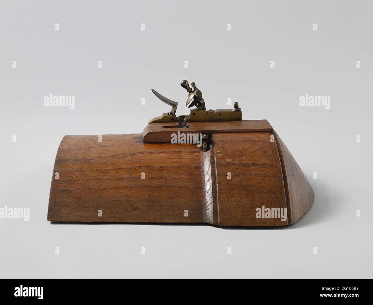 Gunlock (Flintlock) on a Dummy Breech of a 30pounder Cannon. Flint