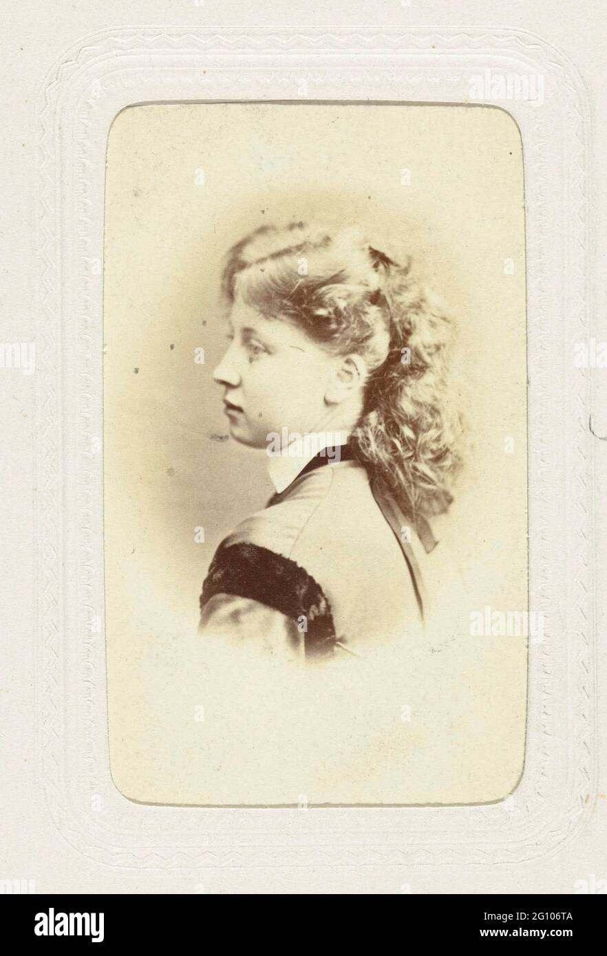 Studio portrait of a young woman with curly hair Stock Photo - Alamy