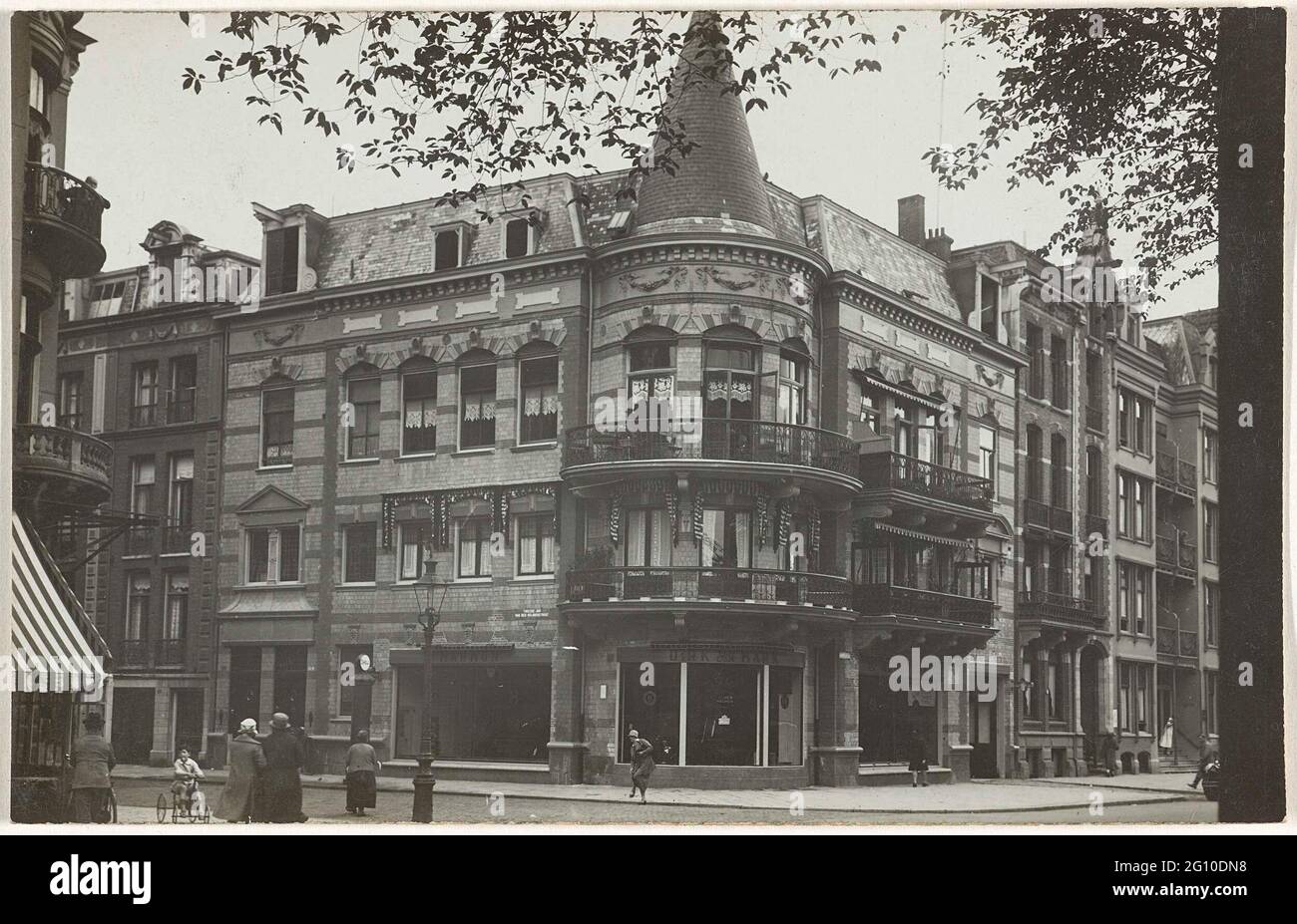 Showroom of car dealership Dirk van der Mark in Amsterdam; Showroom