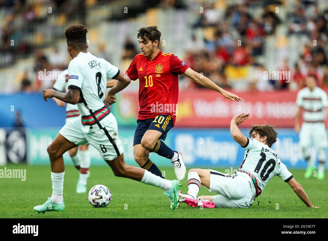 MARIBOR, SLOVENIA - JUNE 03: Gonzalo Villar of Spain vs Daniel Braganca of Portugal  during the 2021 UEFA European Under-21 Championship Semi-finals match between SF1 and SF2 at Stadion Ljudski vrt on June 3, 2021 in Maribor, Slovenia.  (Photo by Grega Valancic/MB Media) Stock Photo