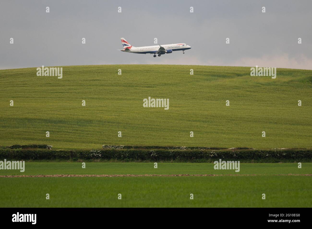 British Airways City Flyer Embraer final approach at Glasgow Airport Stock Photo