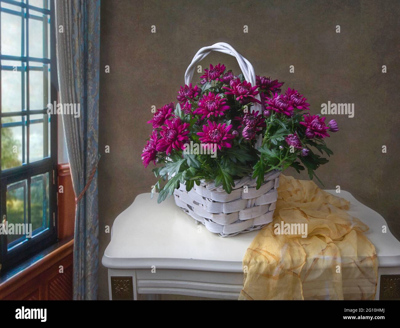 Still life with splendid bouquet of flowers Stock Photo - Alamy