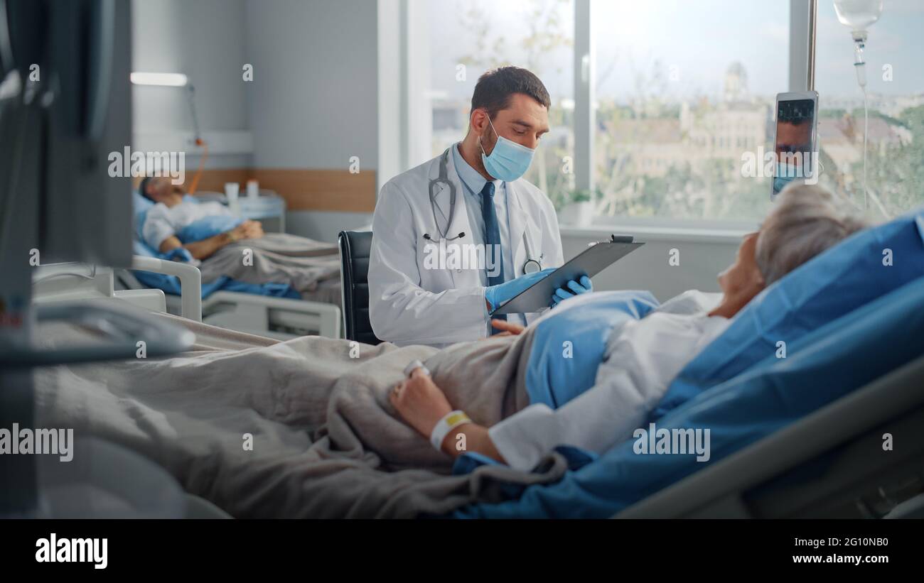 Old man hospital bed doctor hi-res stock photography and images - Alamy