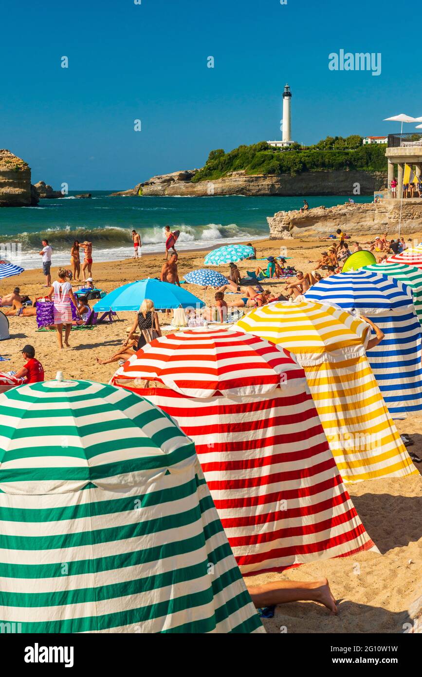 FRANCE. PYRENEES-ATLANTIQUES (64), BIARRITZ, UMBRELLA FOR RENT ON THE  GRANDE PLAGE (BIARRITZ LARGEST BEACH Stock Photo - Alamy