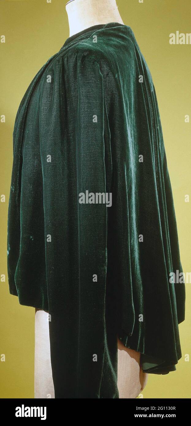 Evening jacket of bottle green velor 