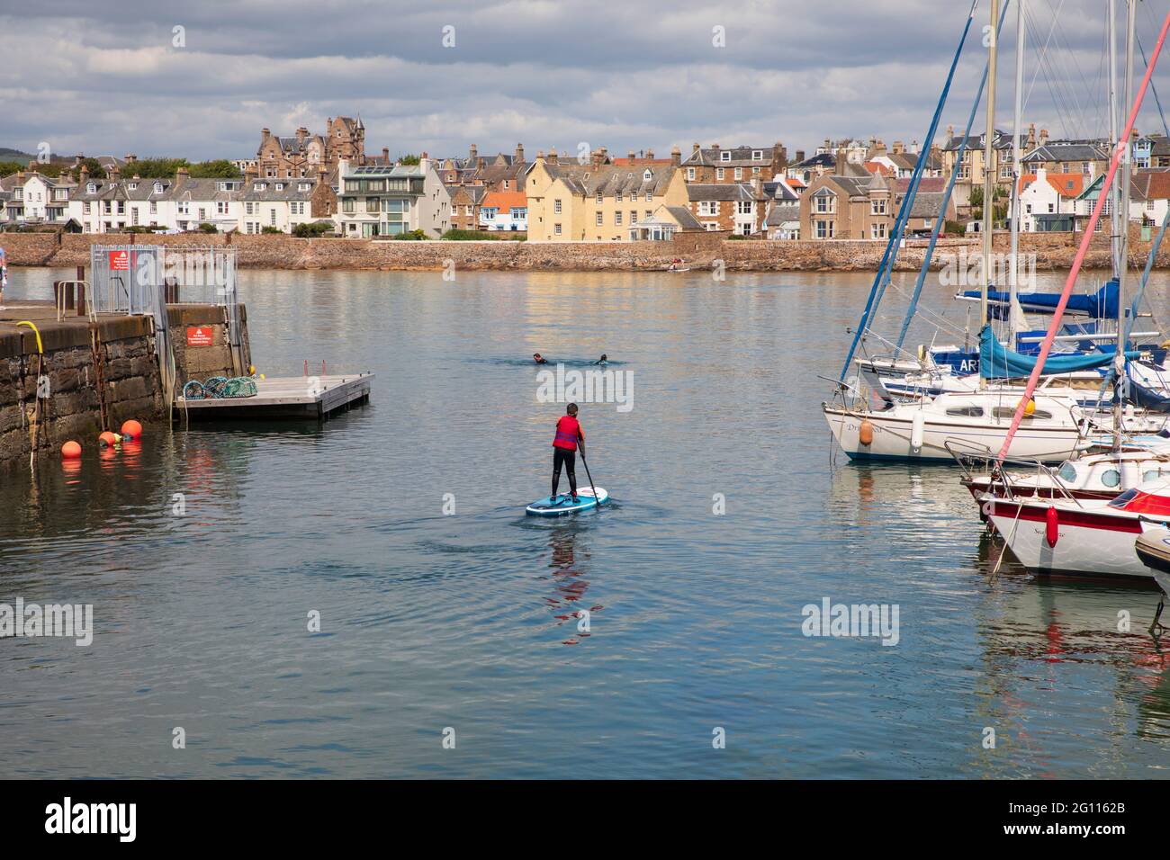 Fife coast, Scotland, UK weather. 4h June 2021. Elie, Sunshine and warm