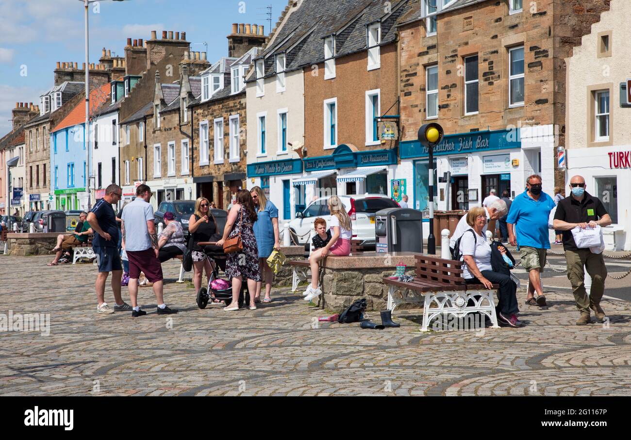 Anstruther, Fife coast, Scotland, UK weather. 4h June 2021. Sunshine