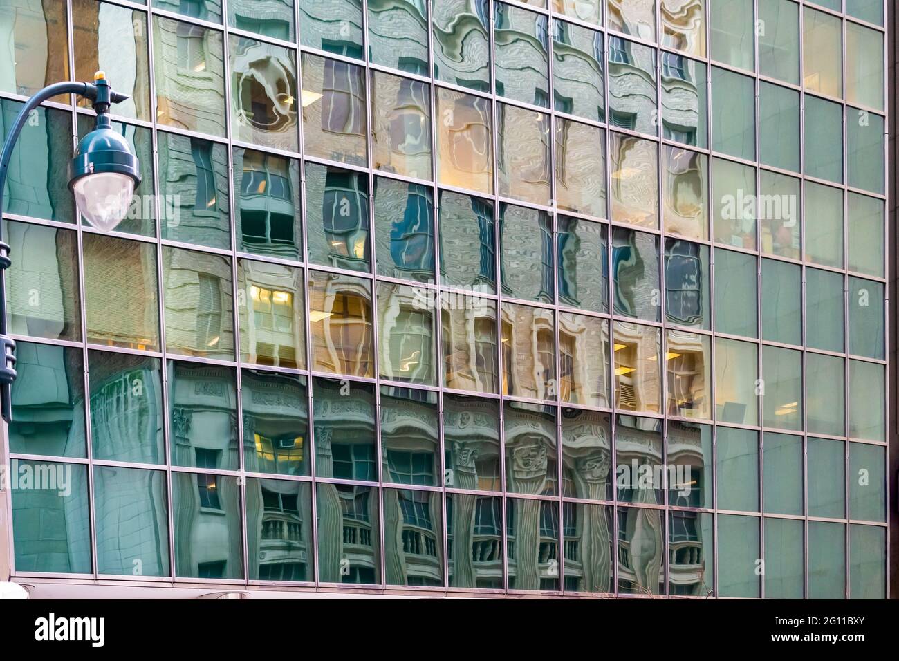 Mirror reflection building new york hi-res stock photography and images -  Alamy