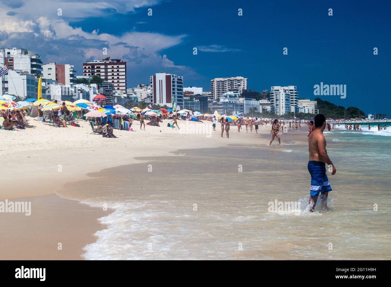 RIO DE JANEIRO, BRAZIL - JANUARY 27, 2015: People enjoy the famous beach Ipanema in Rio de Janeiro. Stock Photo