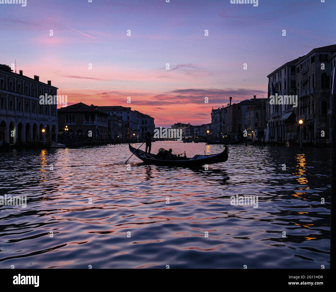 Grand canal venice sunset purple hi-res stock photography and images ...