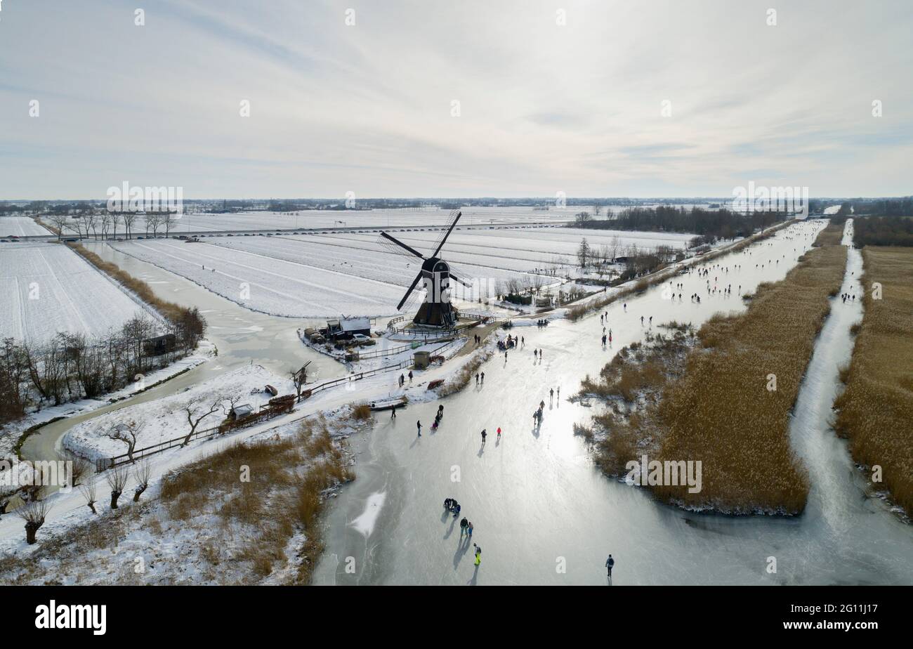 Nederland, Utrecht, Lexmond, Aerial view of people ice skating in landscape Stock Photo
