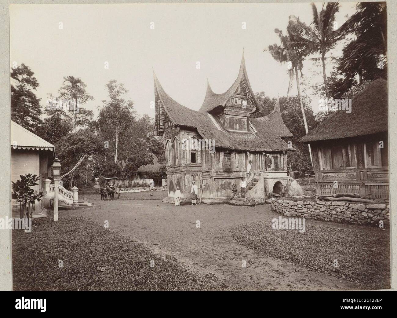 A minangkabau home in Bukittinggi; Path. Upper House / Fort De Kock. Stock Photo