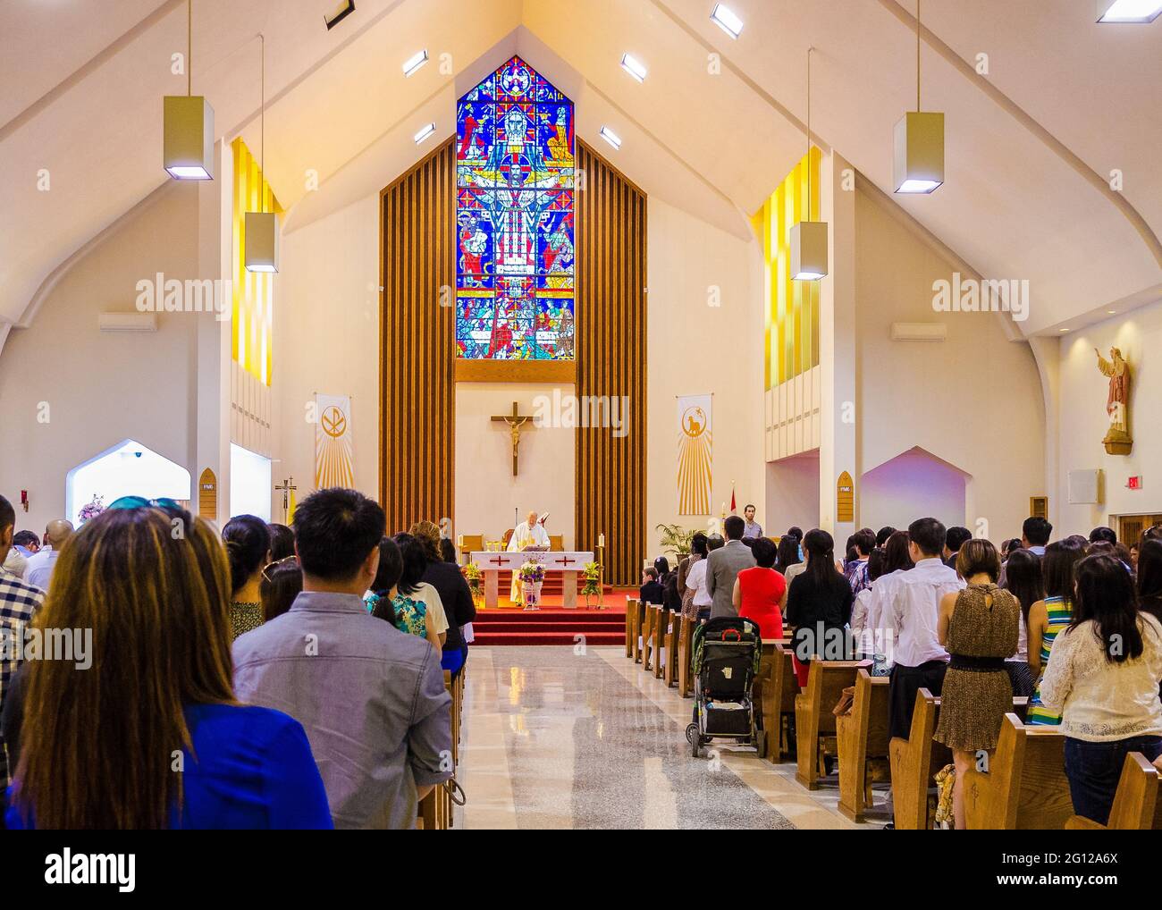 Mass In A Catholic Church In Toronto Canada 2G12A6X 