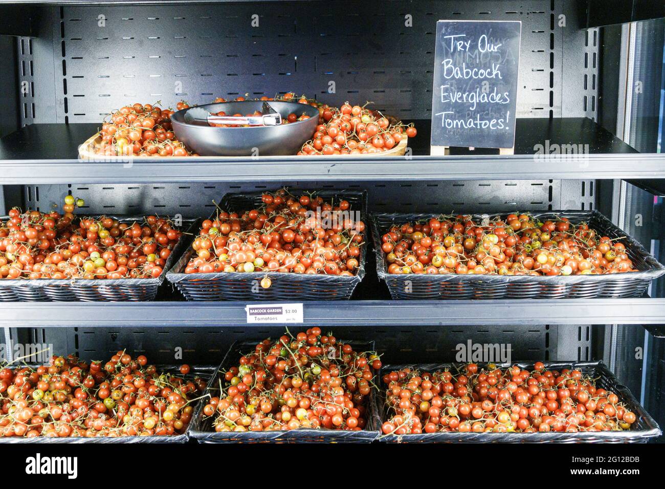 Florida Babcock Ranch planned community solar-powered city Slater’s Goods & Provisions cafe market farm-fresh organic marketplace Everglades tomatoes Stock Photo