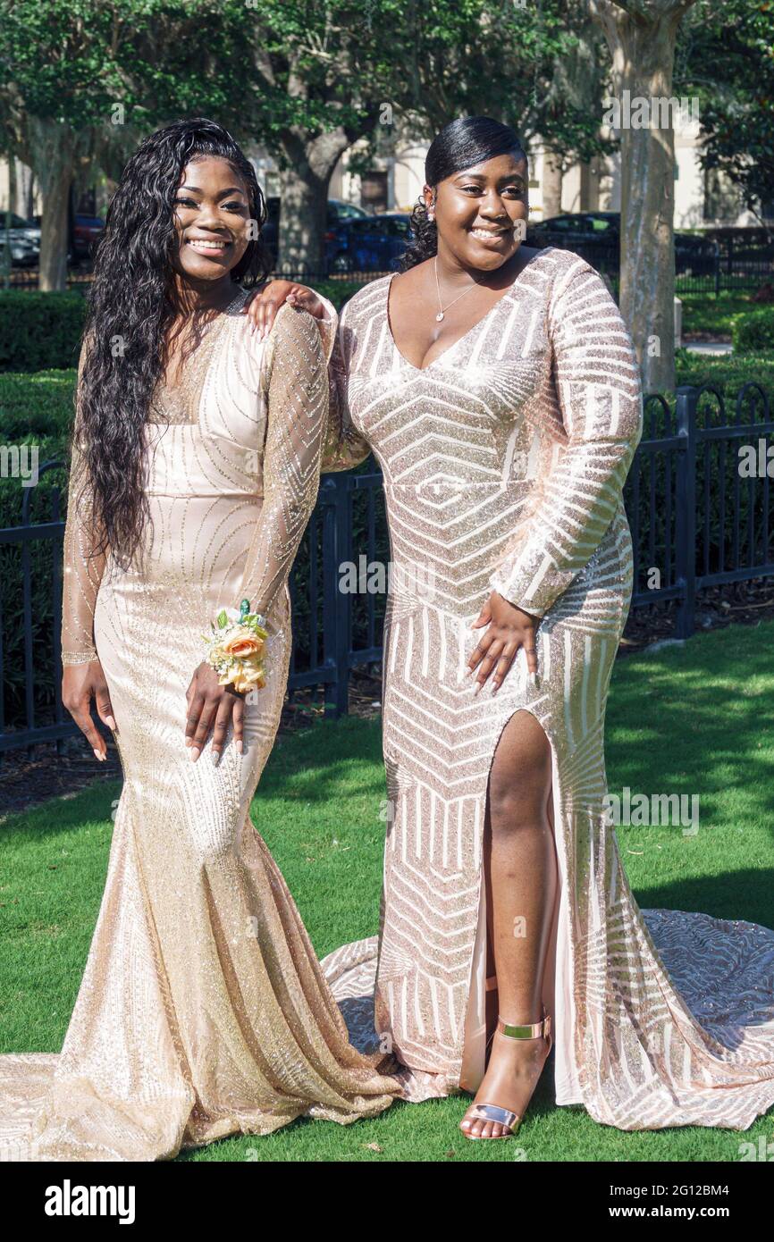 Florida Orlando Lake Eola Park high school prom milestone event coming of age photo shoot fashion fashionable formal wear gown dress-up milestone even Stock Photo