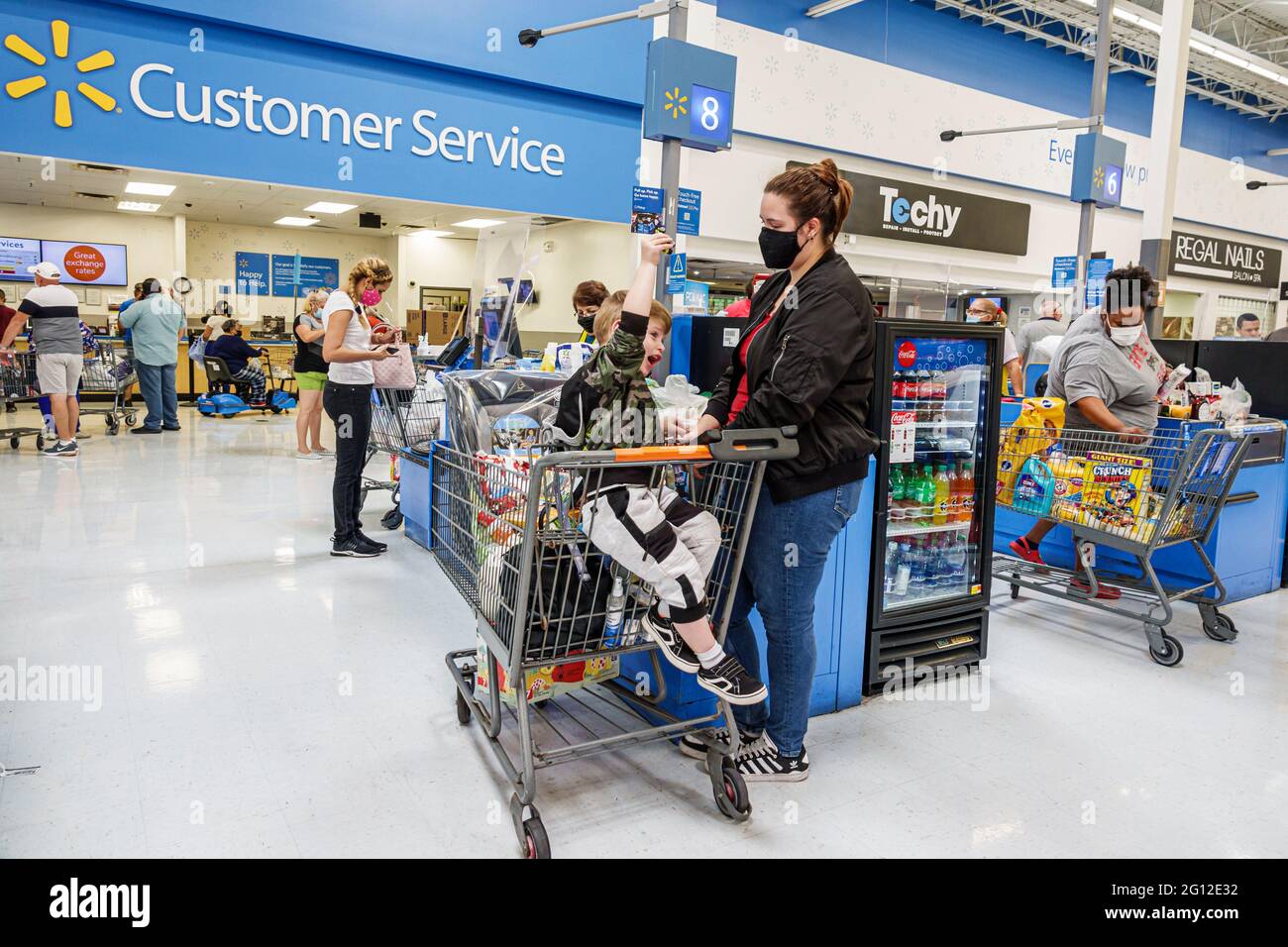 The shortest checkout line at an Orlando Walmart : r/walmart