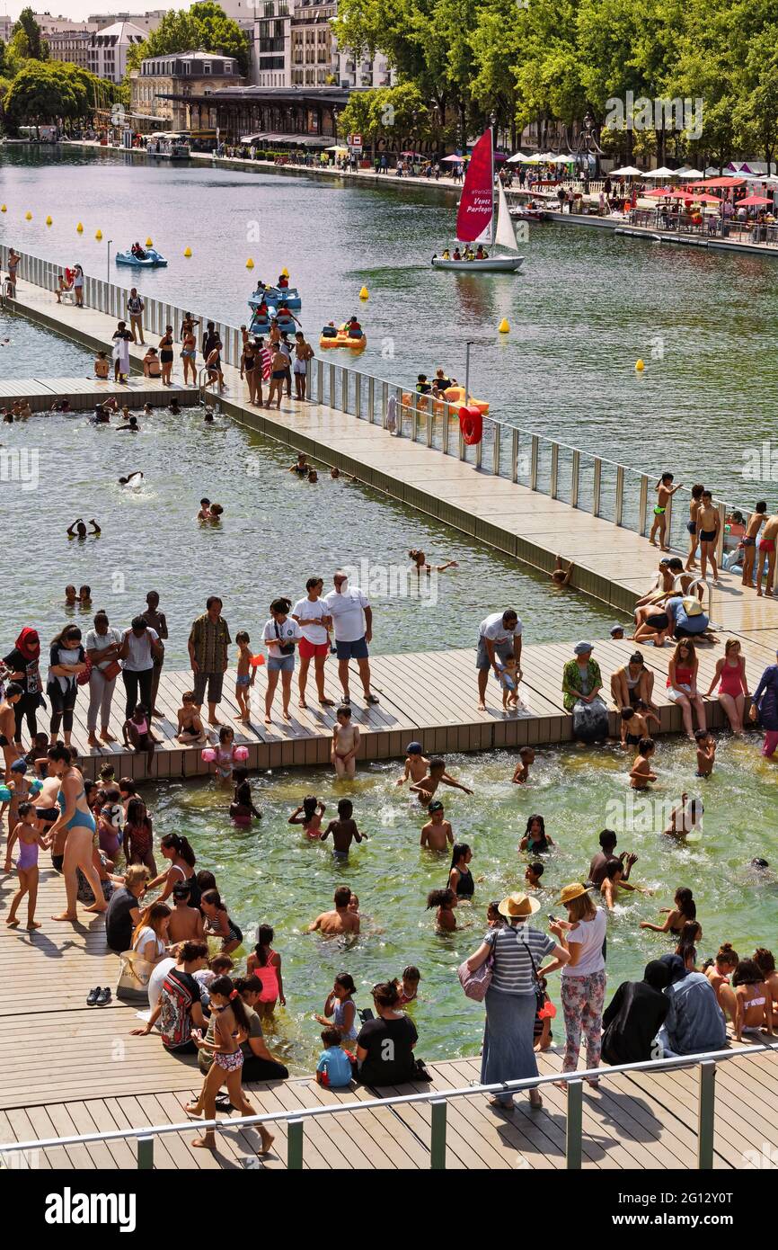 FRANCE. PARIS (75). SWIMMING POOL WITH 3 BATHS IN THE BASSIN DE LA VILLETTE DURING THE ANNUAL EVENT PARIS PLAGES IN 2017. SWIMMING POOLS ARE PROVIDED Stock Photo