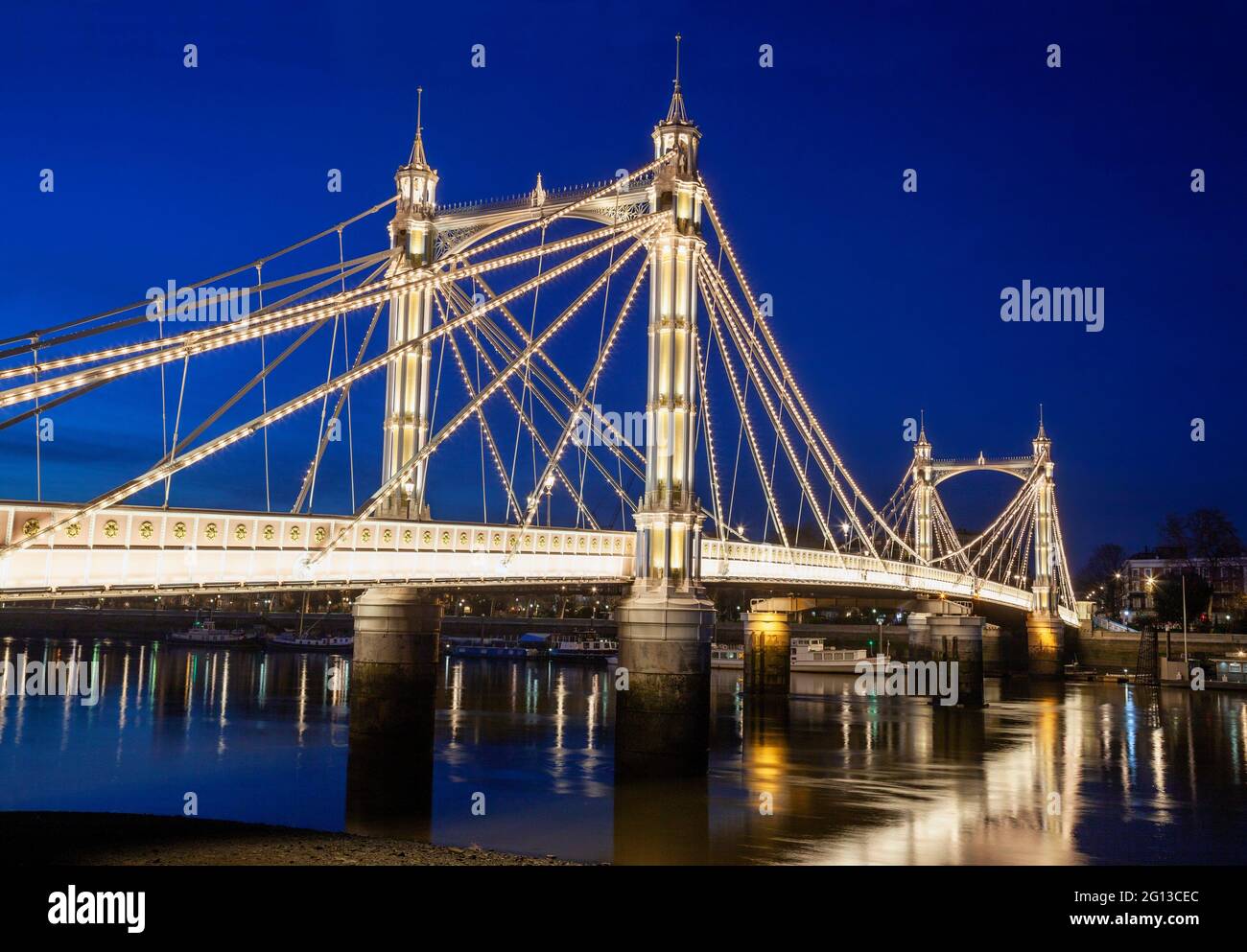 Albert bridge at night hi-res stock photography and images - Alamy