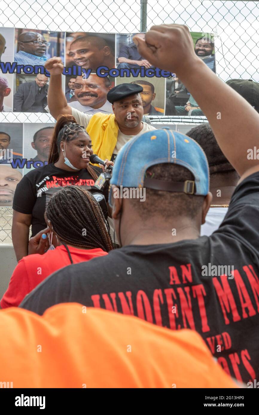 Detroit, Michigan, USA. 4th June, 2021. Family and friends of prisoners they say were wrongfully convicted rally outside the criminal courts building, the Frank Murphy Hall of Justice. Nakira Bullard speaks at the rally about her father, Larry Smith (standing behind her). Smith was convicted of murder in 1994 when Bullard was 1 1/2 years old. He was freed in February 2021 after his conviction was overturned. Credit: Jim West/Alamy Live News Stock Photo