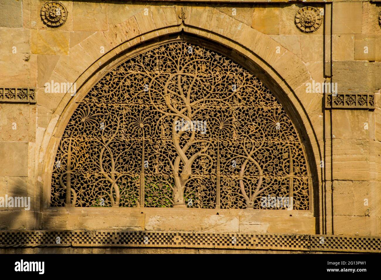 Sidi Saiyyed Mosque in Ahmedabad Stock Photo Alamy