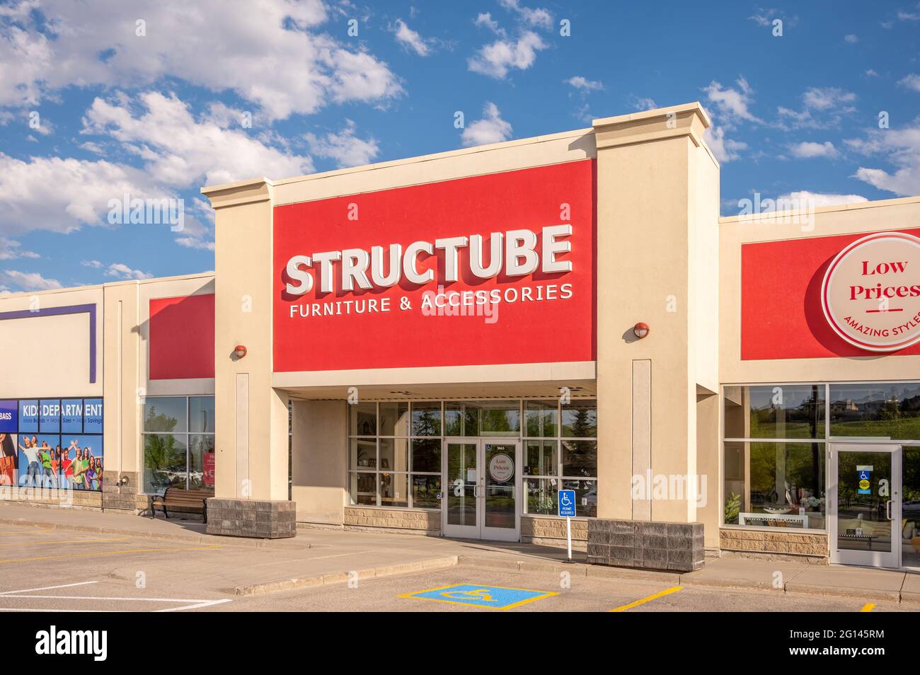 Structube store outlet
