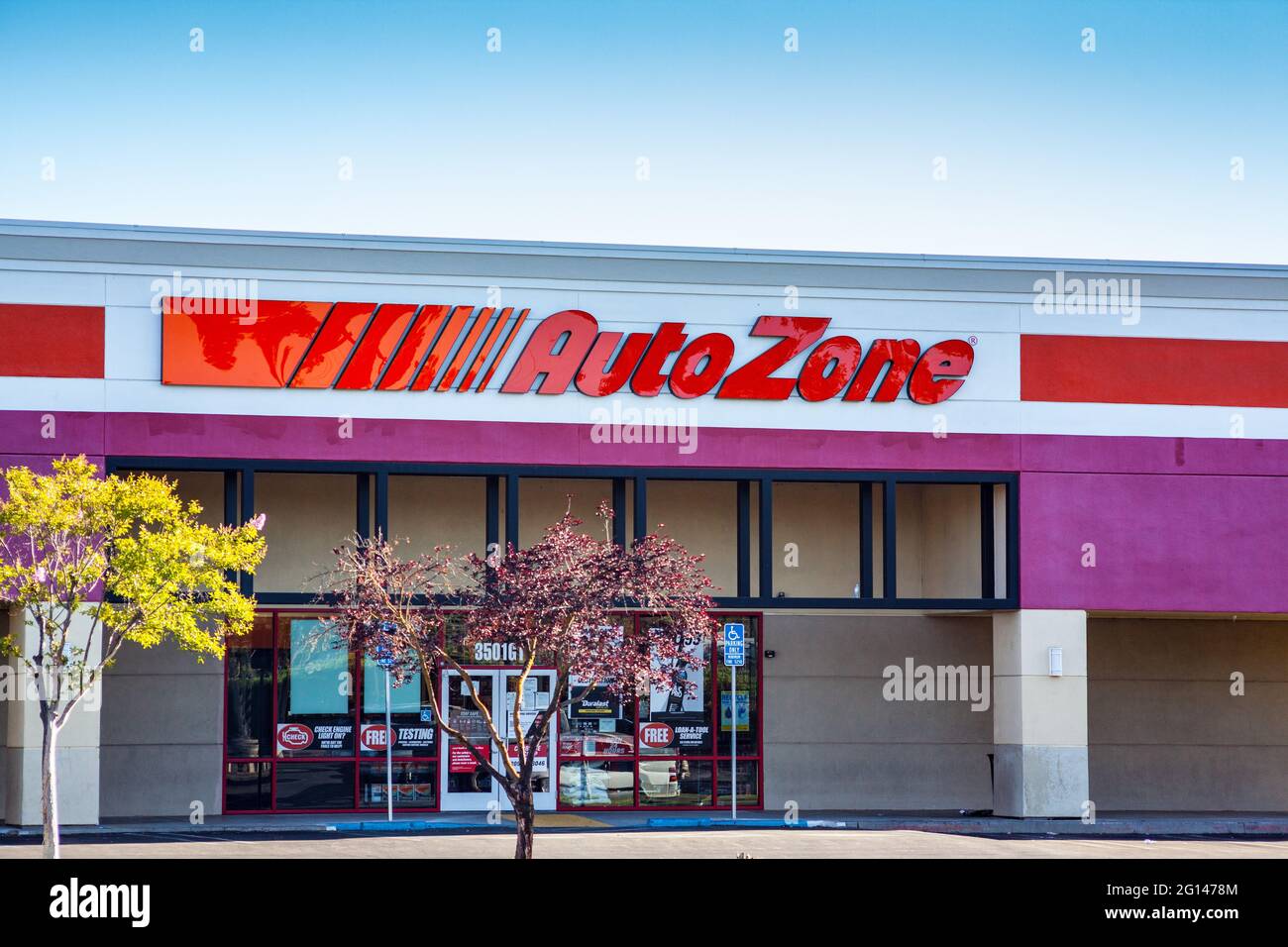 A 24 hour Auto Zone auto parts store in Modesto California Stock Photo -  Alamy
